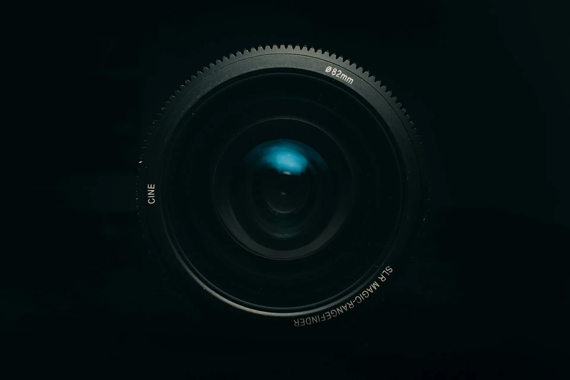 Cine lens front element with Ø82mm thread marking